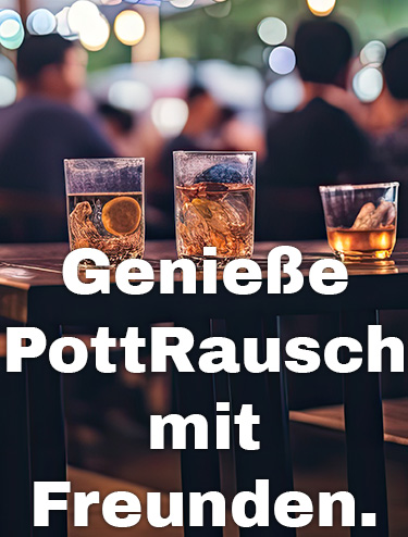 3 Drinks stehen auf einem Holztisch